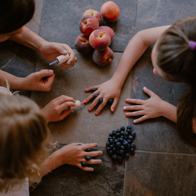 Pourquoi les vernis formulés pour enfants sont-ils meilleurs pour eux ?