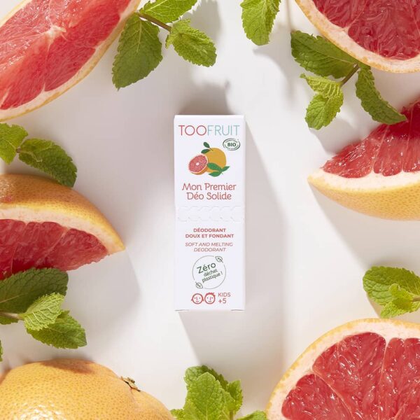 Déodorant solide certifié bio à l'odeur pamplemousse-menthe certifié bio pour enfant TOOFRUIT entouré de fruits